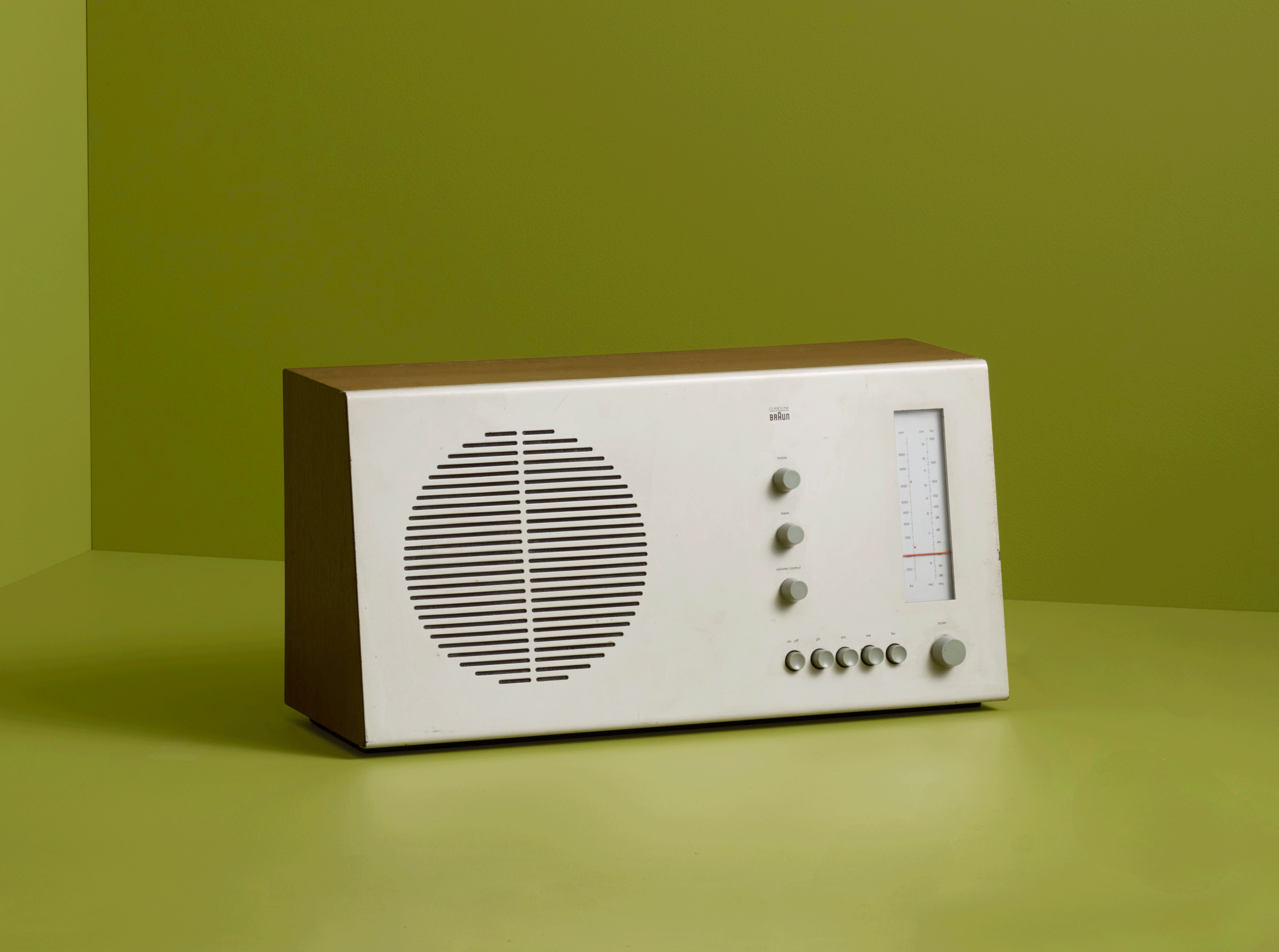 130: DIETER RAMS, RT 20 radio < Dieter Rams: The JF Chen Collection, 12 July 2018 < Auctions | Wright: Auctions of Art and Design 130: DIETER RAMS, RT 20 radio < Dieter Rams: The JF Chen Collection, 12 July 2018 < Auctions | Wright: Auctions of Art and Design