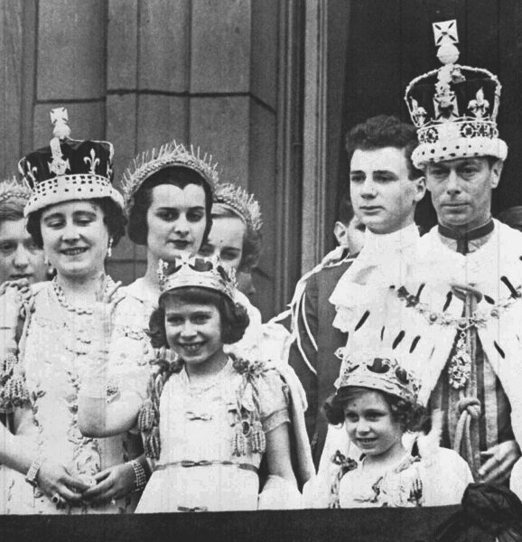King George VI and the royal family at his coronation
