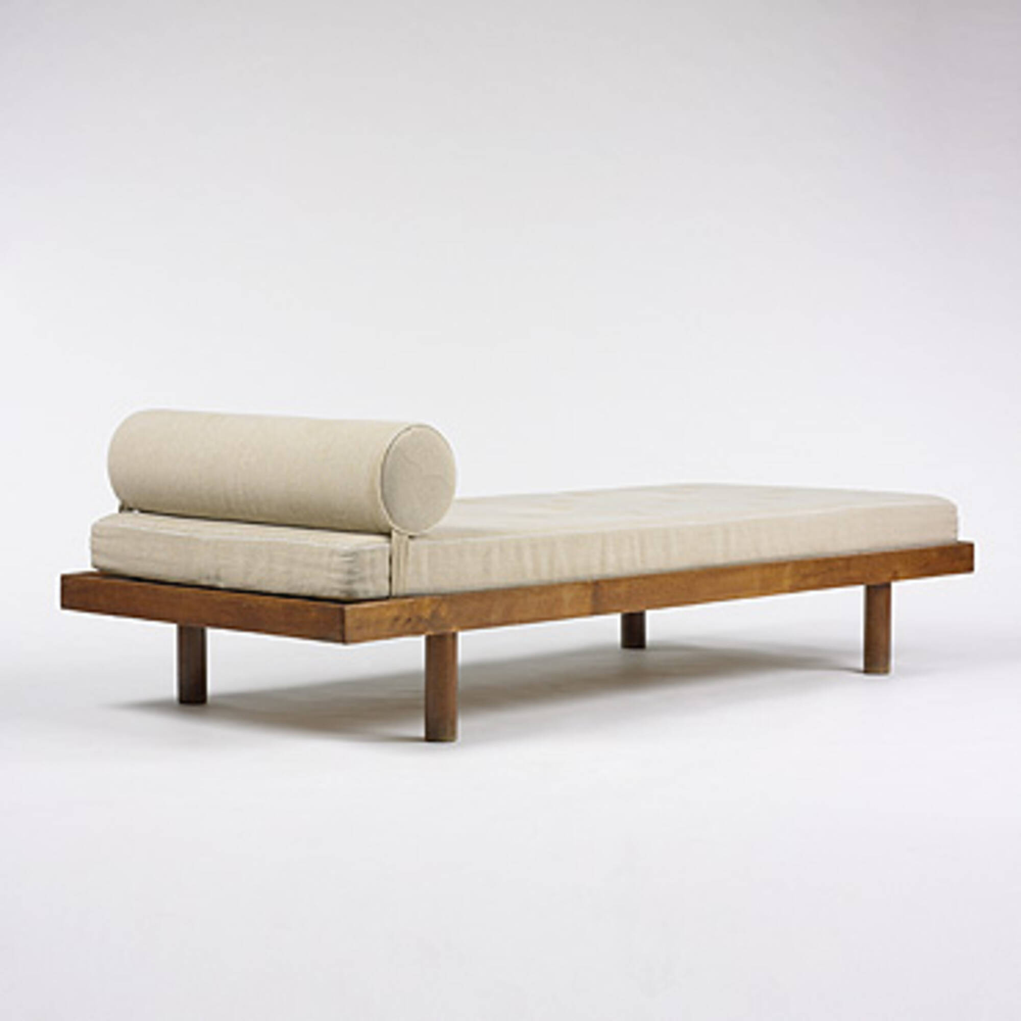 A “Cansado” bench (daybed), designed by Charlotte Perriand - Design  2019/10/02 - Estimate: EUR 5,000 to EUR 8,000 - Dorotheum